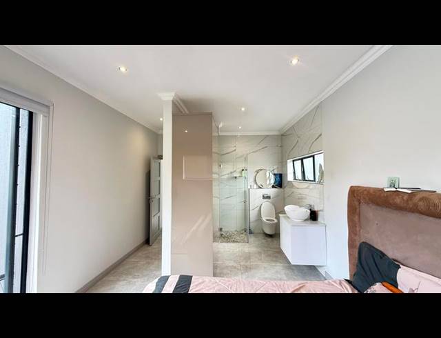 4 BEDROOM HOUSE FOR SALE IN MIDSTREAM HEIGHTS